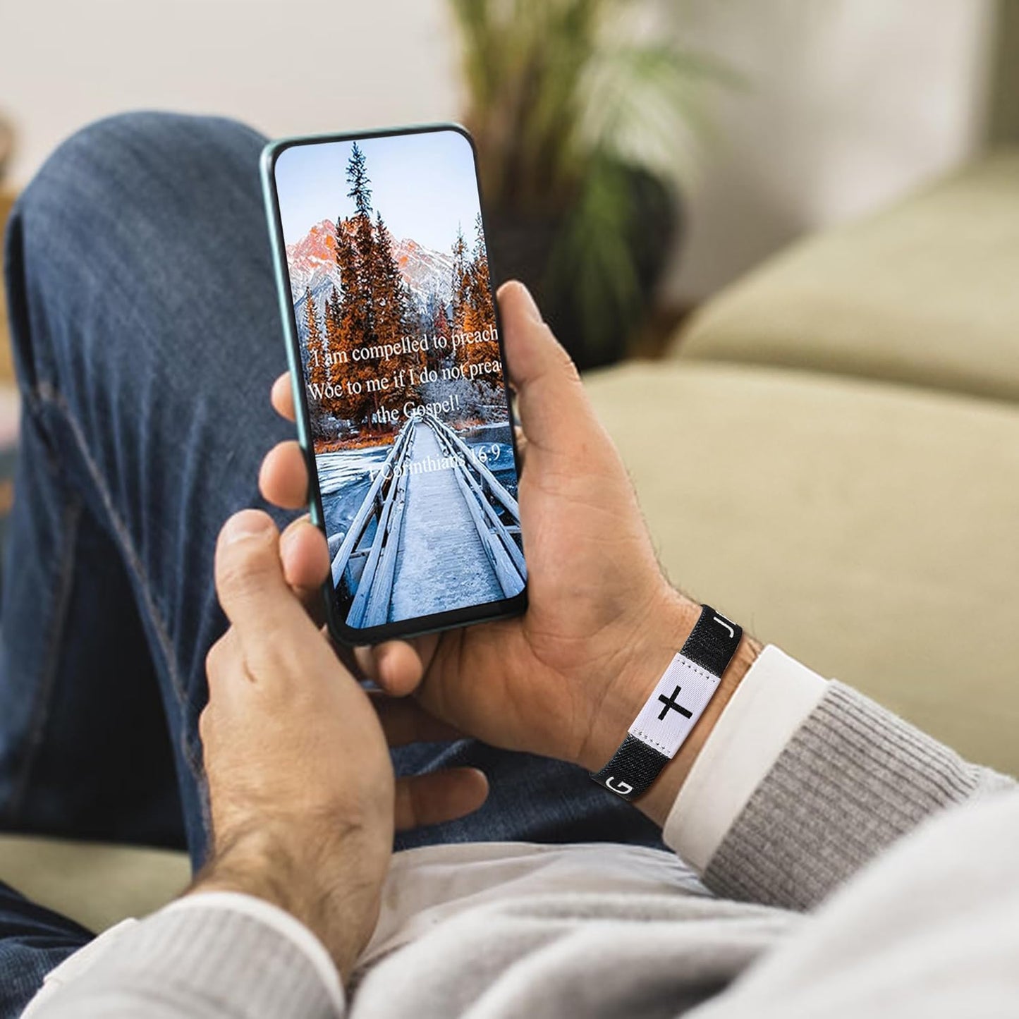 Daily Bible Verse Jesus Is King Bracelet, Christian Jesus Wearable Bracelet Wristband for Women & Men Black