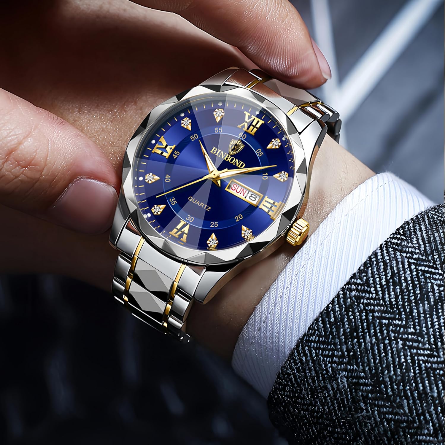 Luxury Men'S and Women'S Business Diamond Stainless Steel Waterproof Roman Numeral Analog Quartz Watch with Day-Date Calendar, Gold and Silver Tone